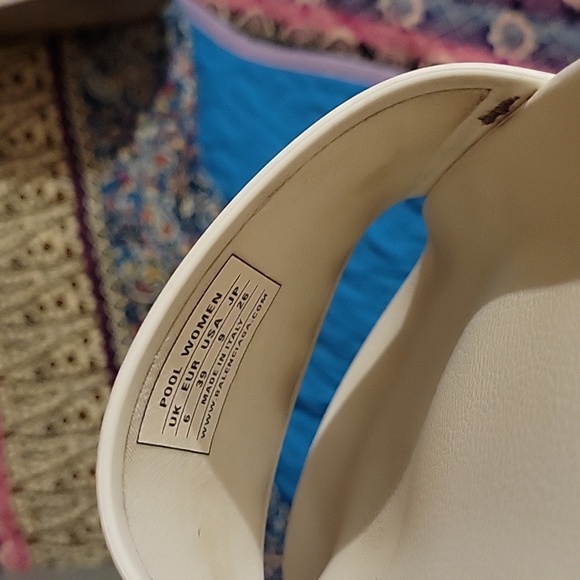 Balenciaga Pool Slides - Picture 7 of 9